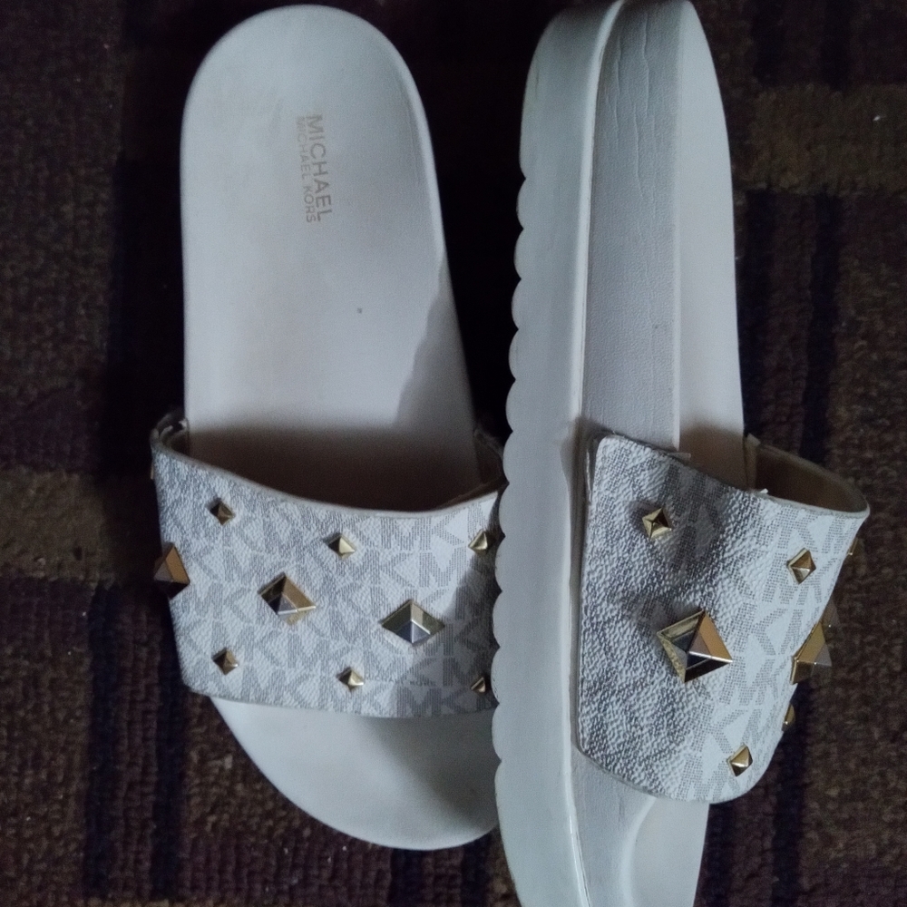 Shoe's - Picture 4 of 4